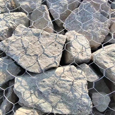 Detalles de la cerca de alambre que afectan la instalación del sitio